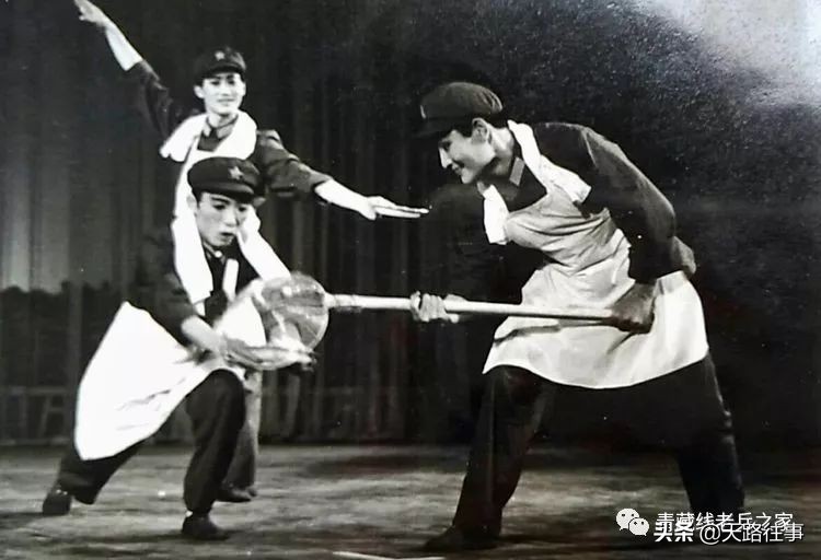 文艺兵跳芳华,文艺兵芳华话剧