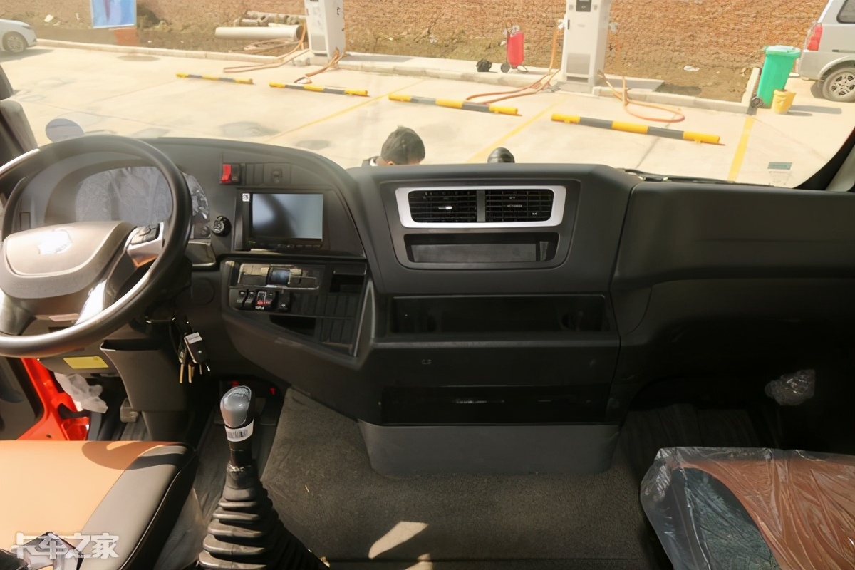 汕德卡600升双腔油箱,600l双腔油箱