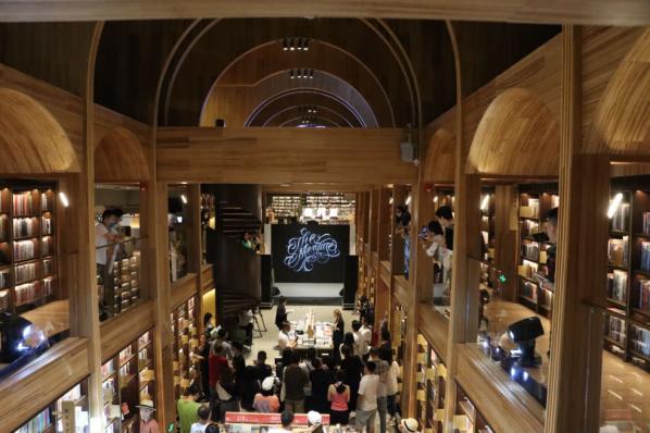 品酒读书就到方所美贺庄园落户西安最美书店