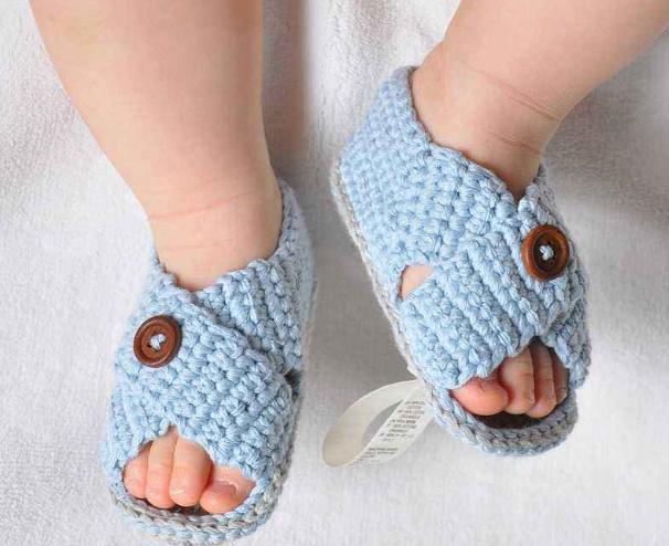 小孩的脚要不要穿袜子,宝宝光脚穿不住袜子怎么办