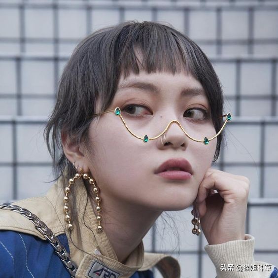 今年秋冬小配饰流行,今年流行款配饰