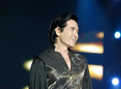 费翔上春晚幕后故事,费翔1987春晚幕后故事