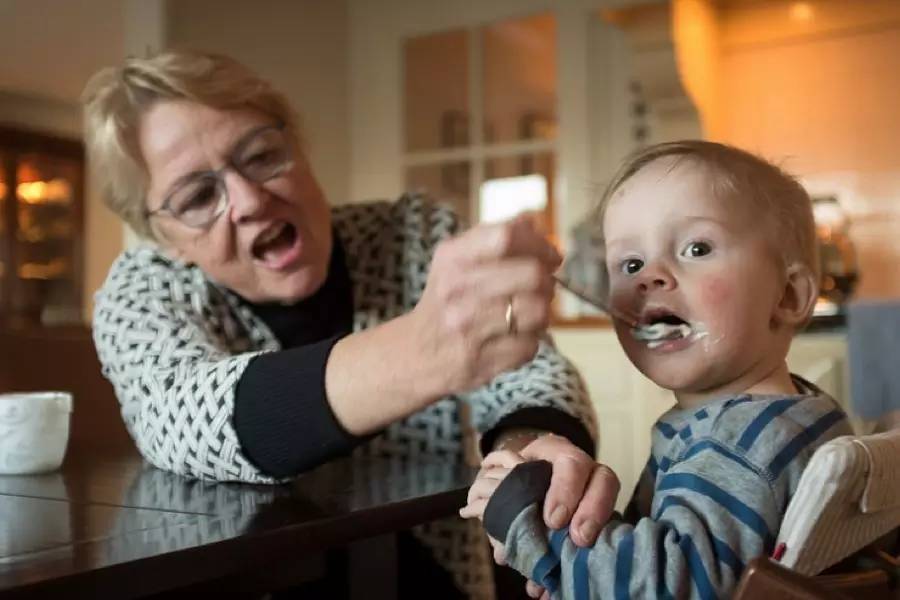 三岁半孩子暴躁易怒爱打人,三岁半孩子很爱耍脾气