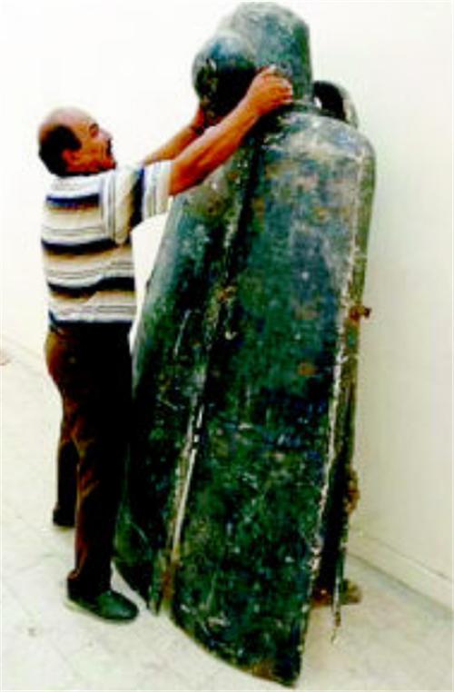 为了出个好成绩,他用皮鞭抽打运动员,最终被一发火箭弹结束性命