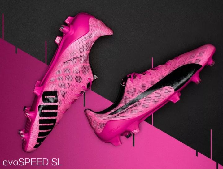 混身上下一套粉？绿茵场上的硬汉们究竟怎么了？