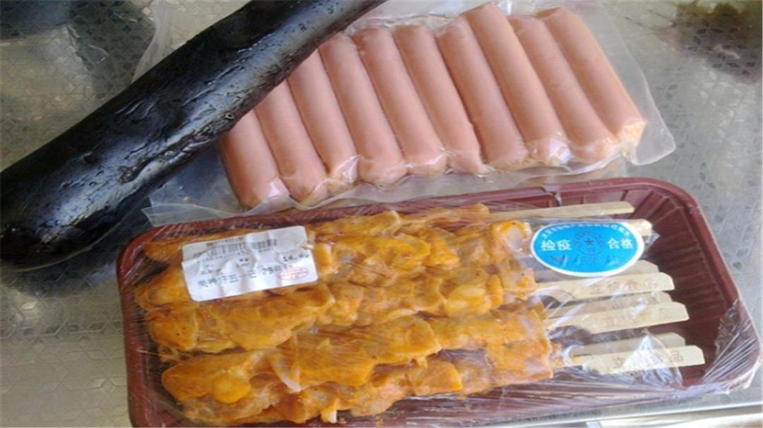 在家也能吃烤串，自制烧烤很是卫生，想吃什么就烤什么