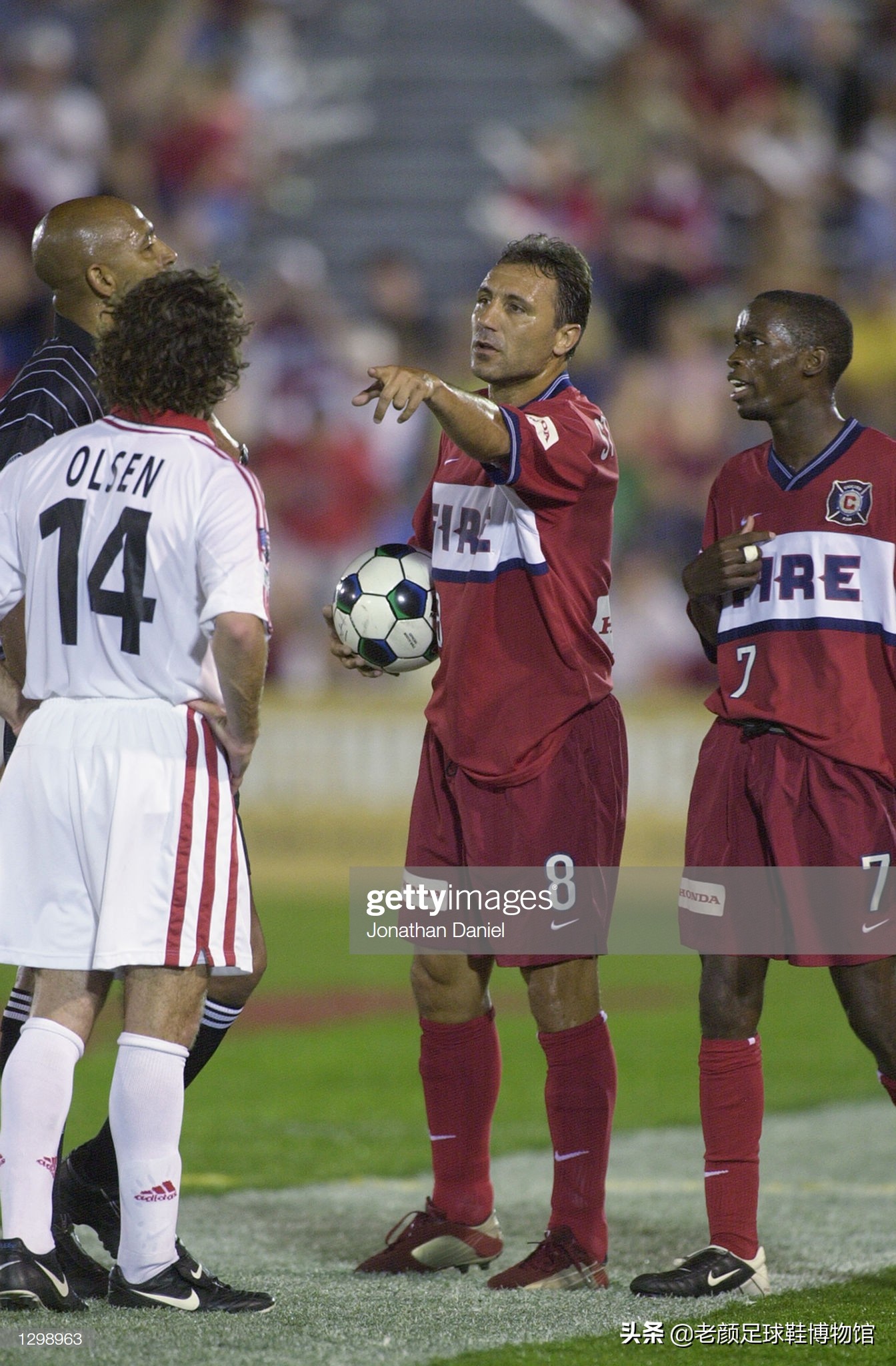 脾气最火爆的巴萨巨星，脚踩皇马球衣和裁判的脚，曾被终身禁赛