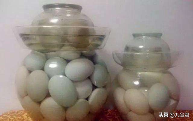 咸鸭蛋怎么会出油,咸鸭蛋为什么会出油多