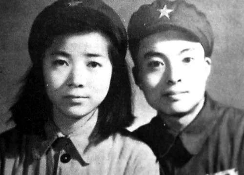 1995年，一对大红灯笼被拍卖出1380万的高价，这背后有什么故事？