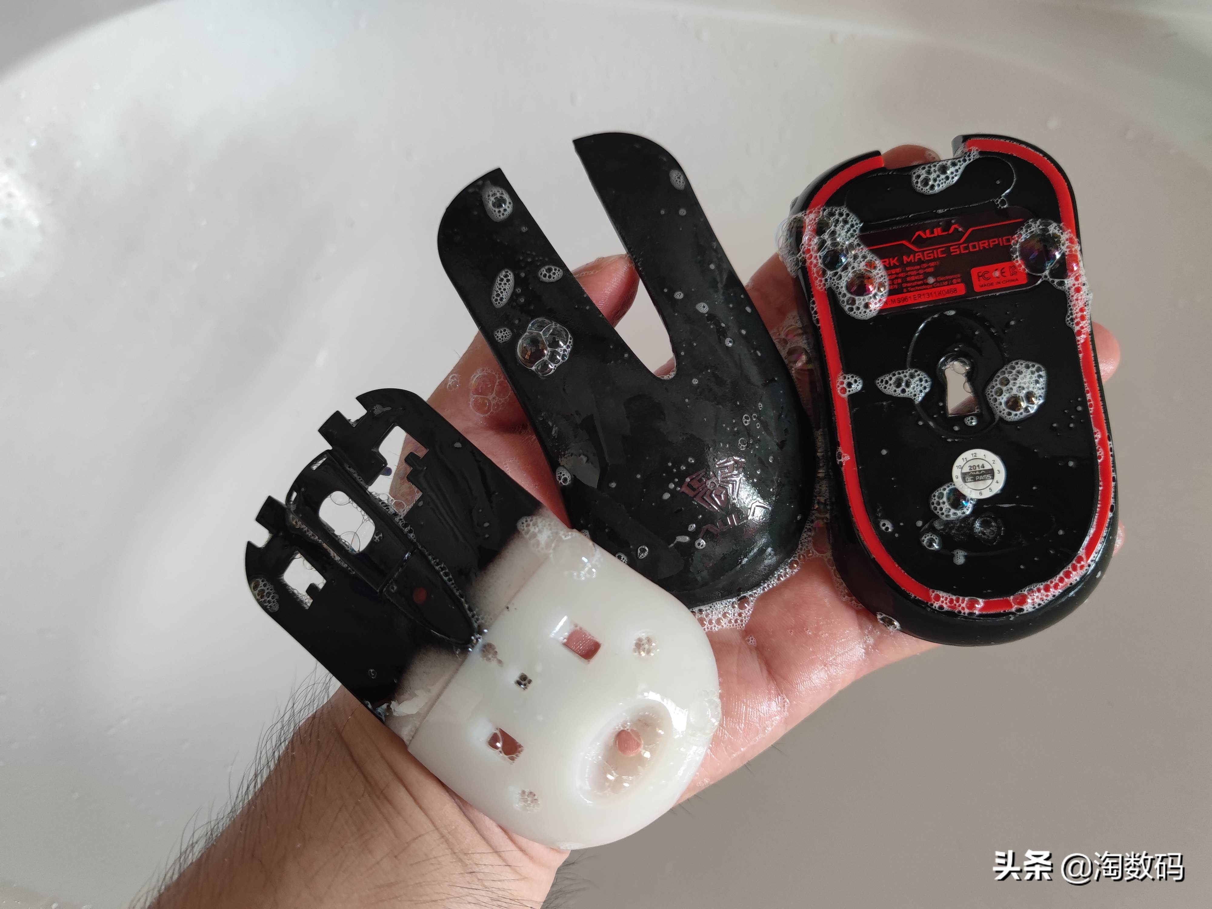 ￥9.9原封库存洋垃圾：AULA暗黑魔羯游戏鼠标开箱+拆解+除胶晒单