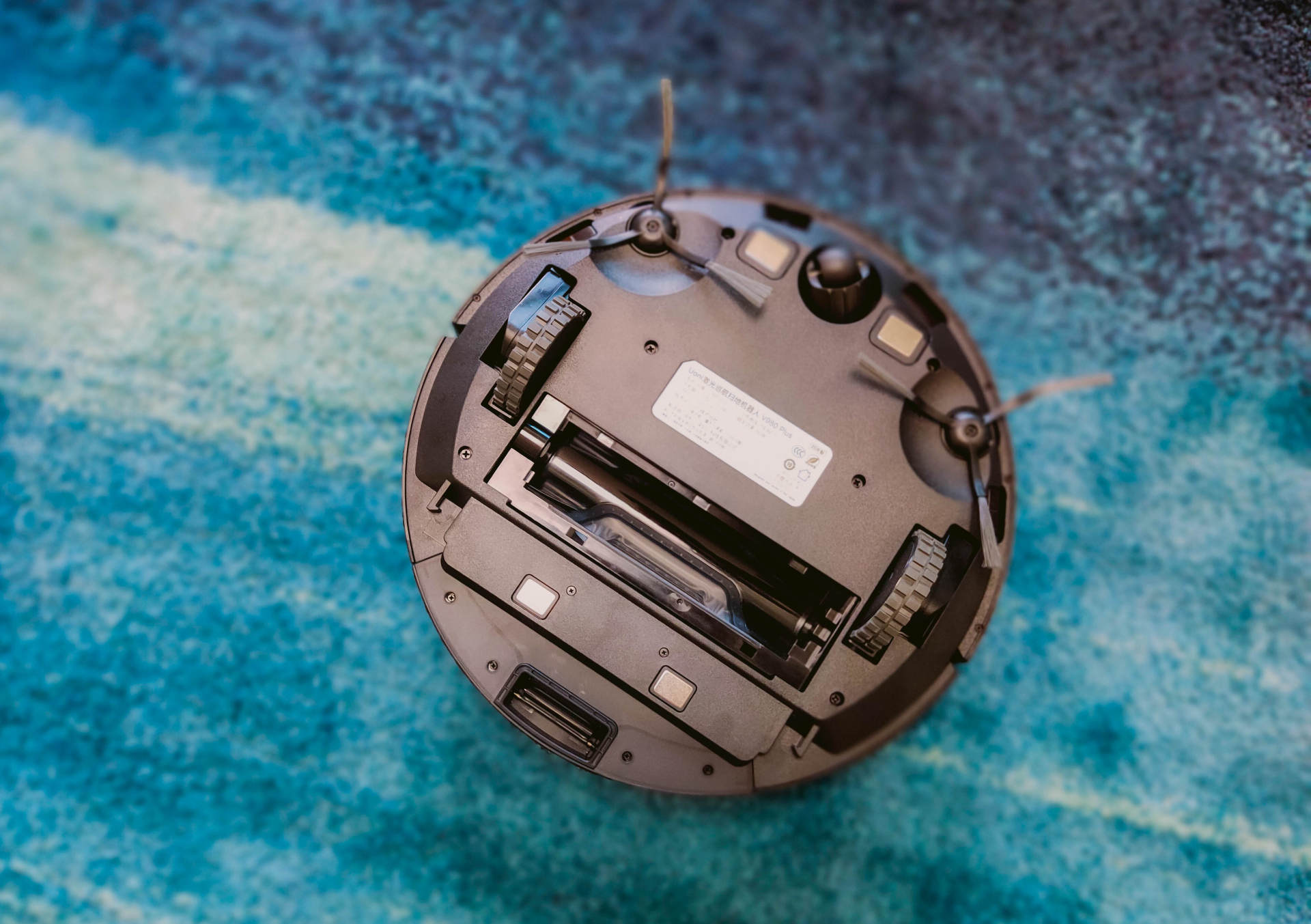 连垃圾都懒得倒，由利扫地机器人评测：垃圾自动收集，一月一次