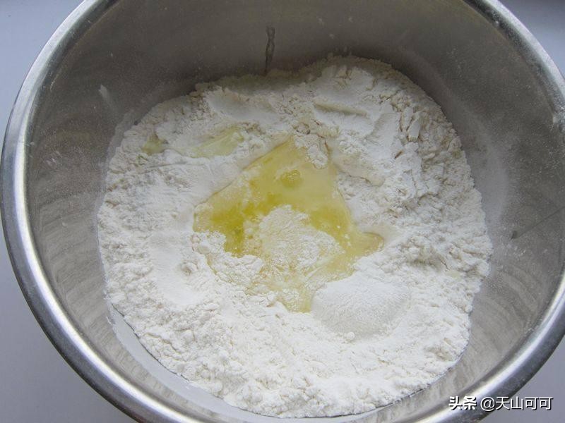 凉面的碱水面怎么煮不粘更筋道,碱面条筋道