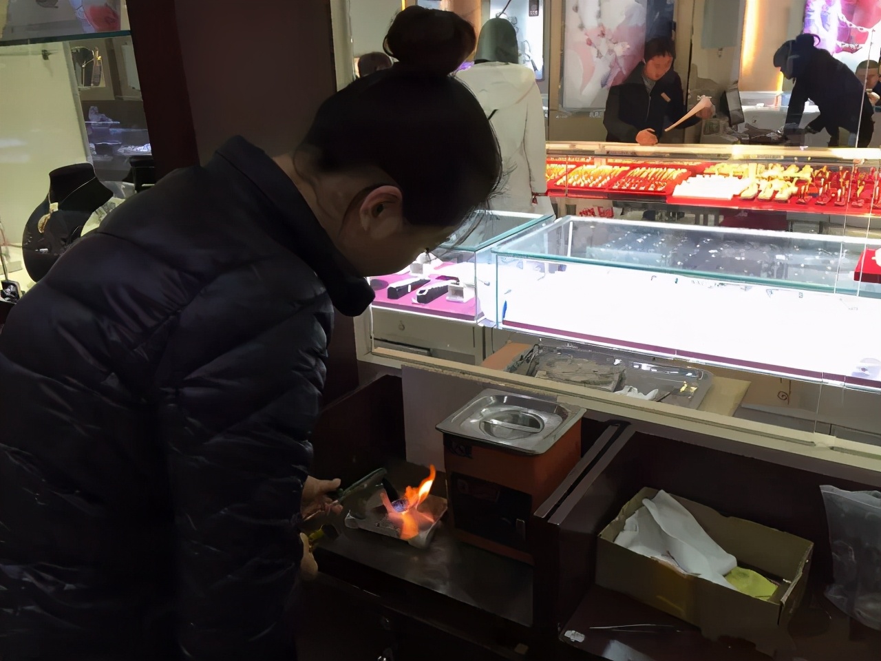 回收黄金要用火烧吗,回收黄金需要把黄金烧碎吗