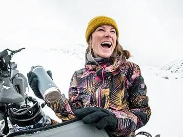 和supreme齐名的品牌,和supreme合作的行李箱