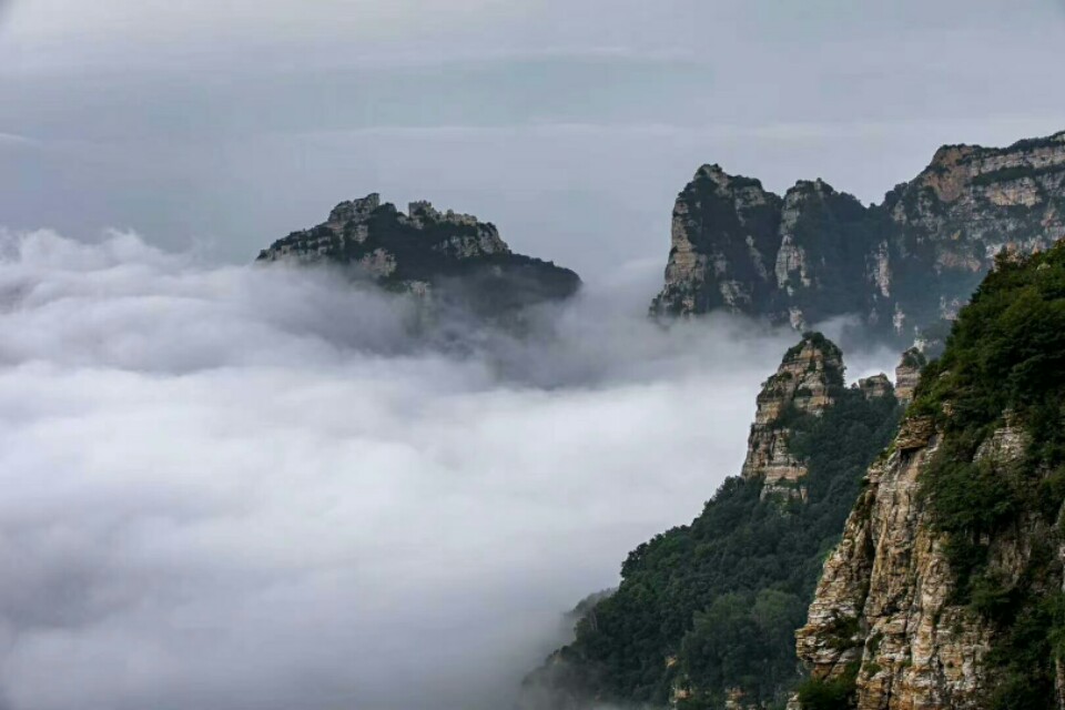 天山天池是古冰山运动形成的结果.天池也被称为“瑶池”