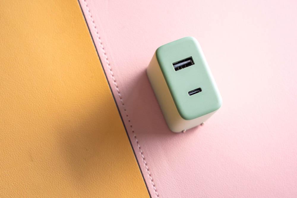 zmi紫米20w大功率无线充电器,紫米30w充电器对比小米30w充电器