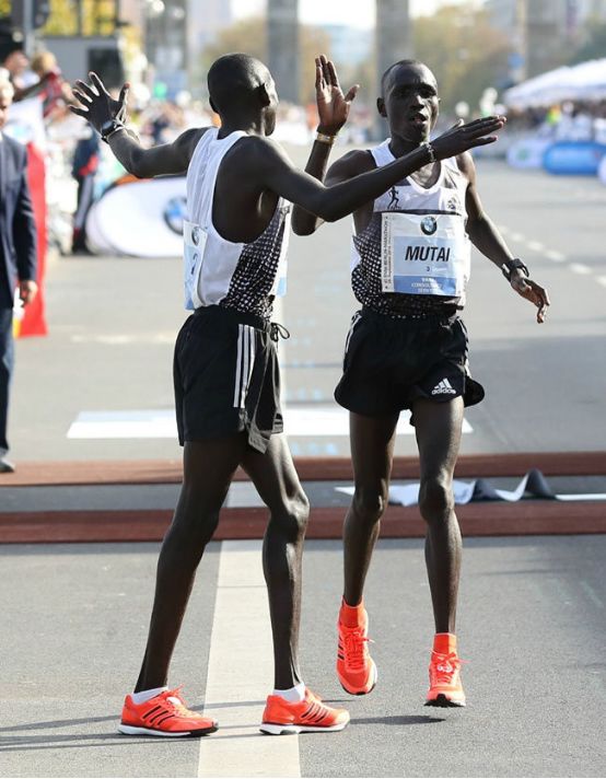 阿迪顶级跑鞋为什么不用boost,阿迪跑鞋boost4.0与3.0