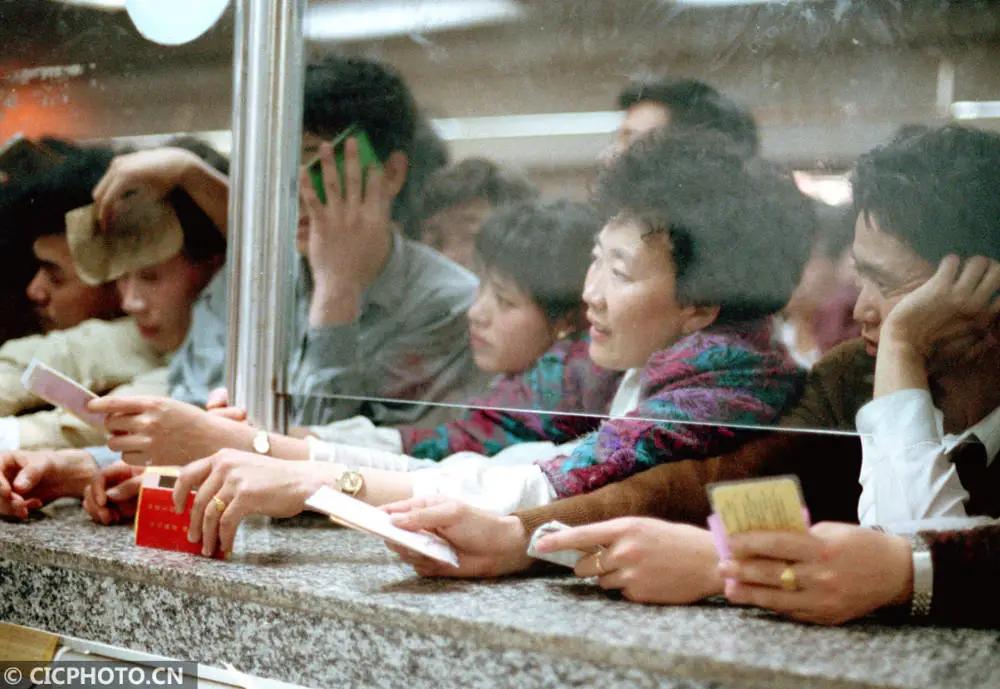 四十年后天堂向右深圳向左,天堂往左深圳往右简介