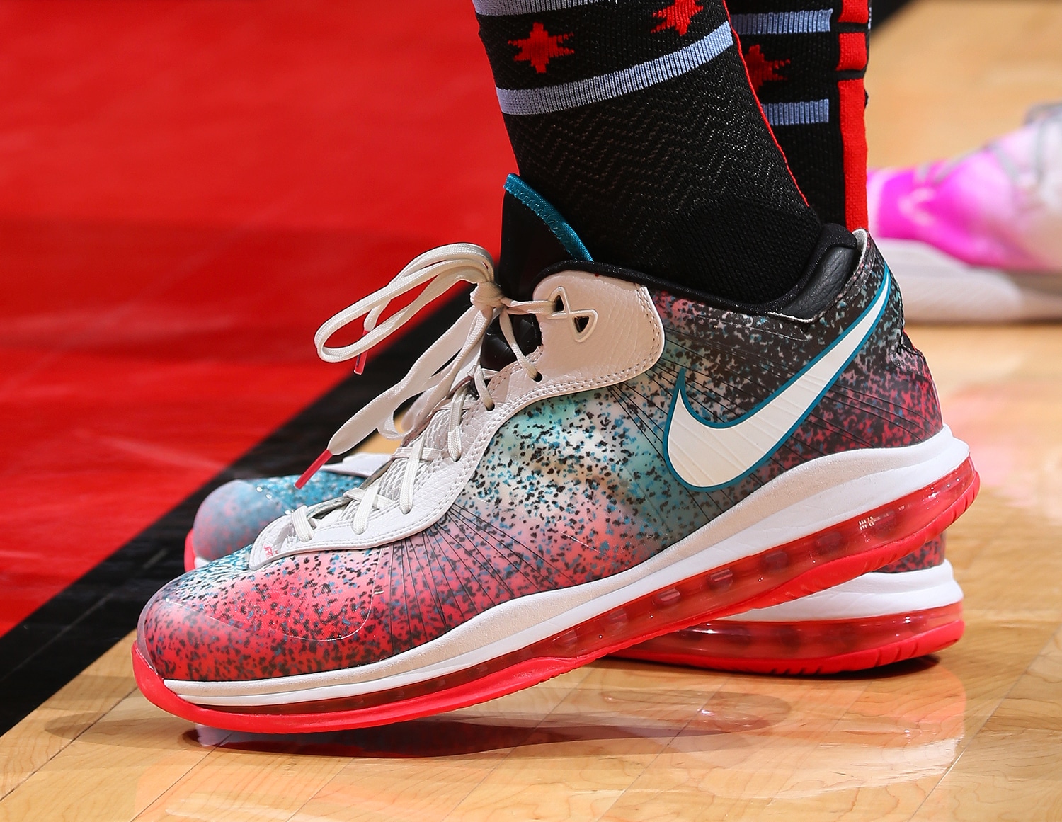 NBA赛场最近三天篮球鞋精选集：鞋头们的赛季鞋王之争越发激烈