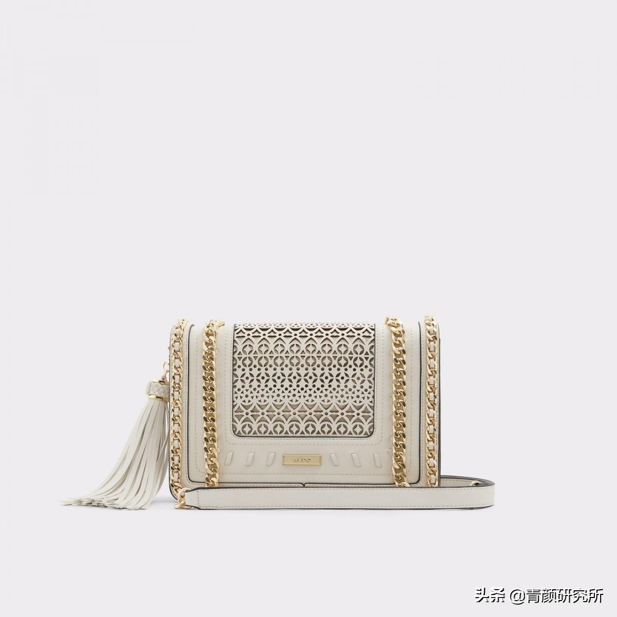 轻奢小众包包种草好看高级不撞款,10款时尚圈最受宠的轻奢包包