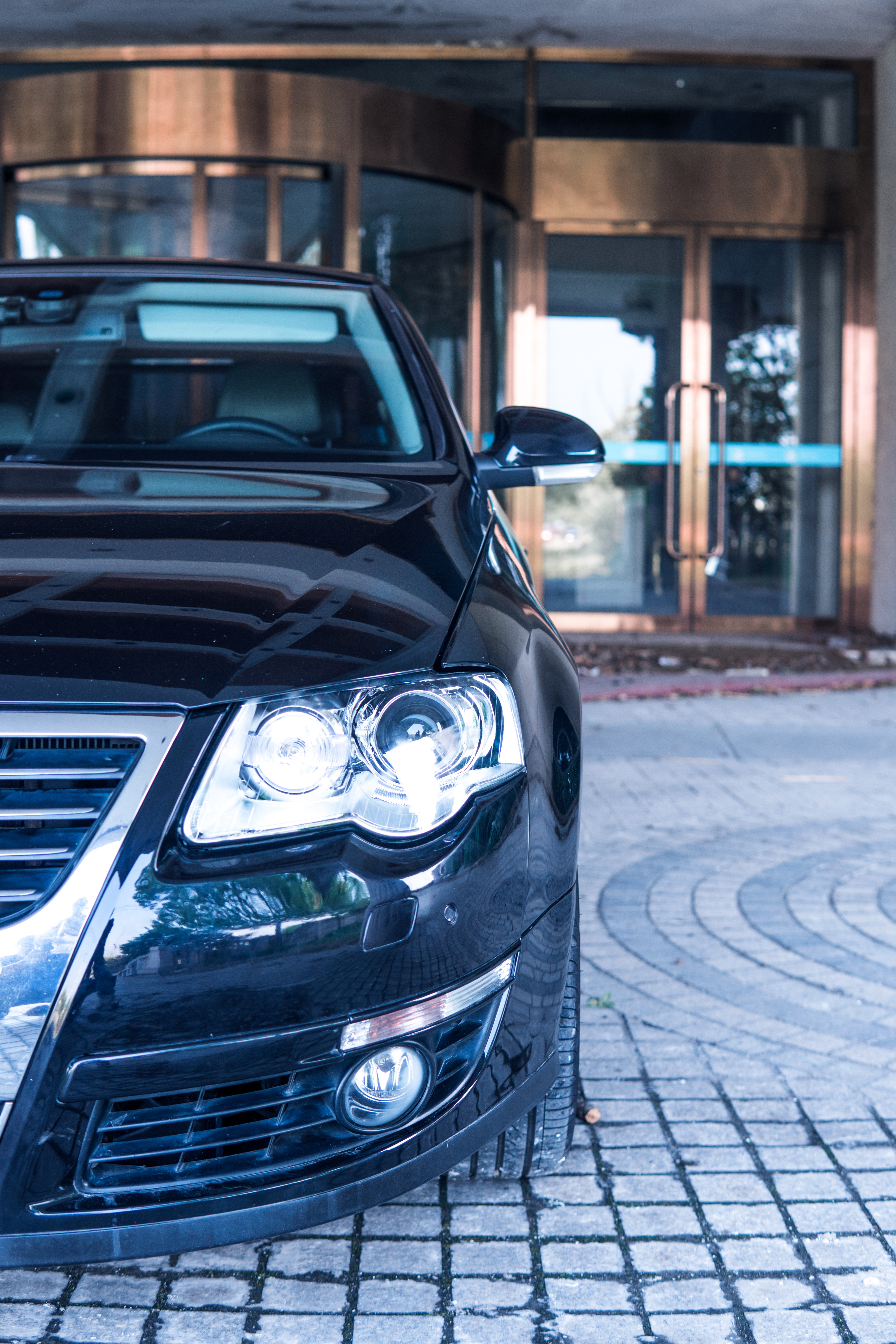 开着曾经的最美大众探寻废弃城堡，如今B6迈腾还值得购买吗？