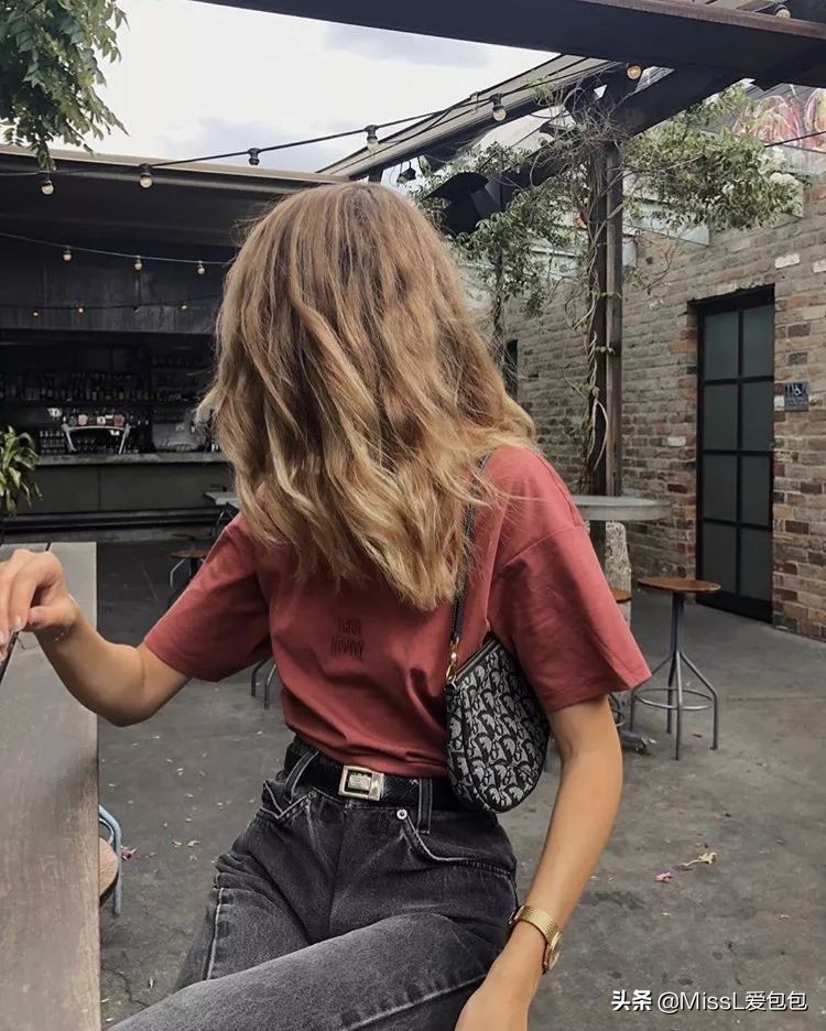 有哪些手袋既经典又时髦呢,时髦氛围感的必备单品迷你手袋