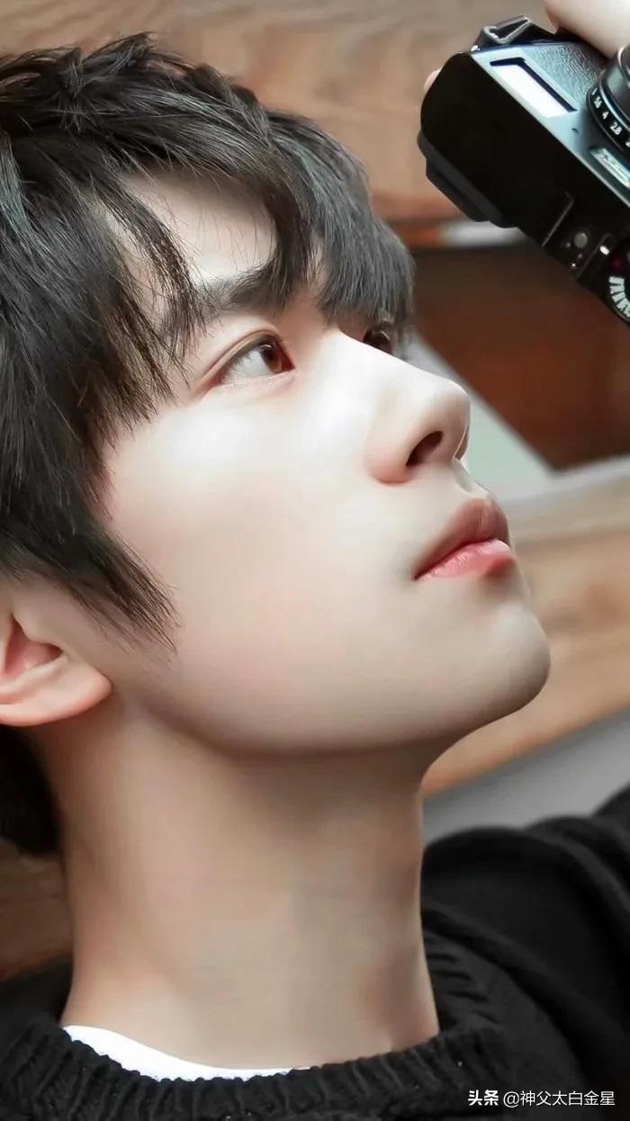 超帅易烊千玺动态壁纸,易烊千玺肖战谁帅