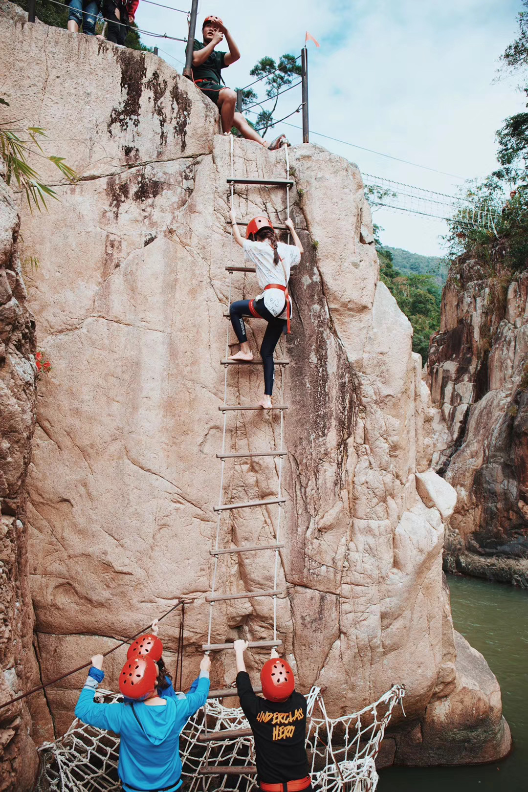 五指山红峡谷漂流一日游,五指山红峡谷漂流后还可以去哪玩