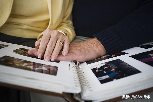 爱丽丝回到十年前,失忆的爱丽丝唱歌