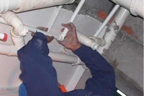 马桶漏水的原因视频,马桶漏水是什么原因视频