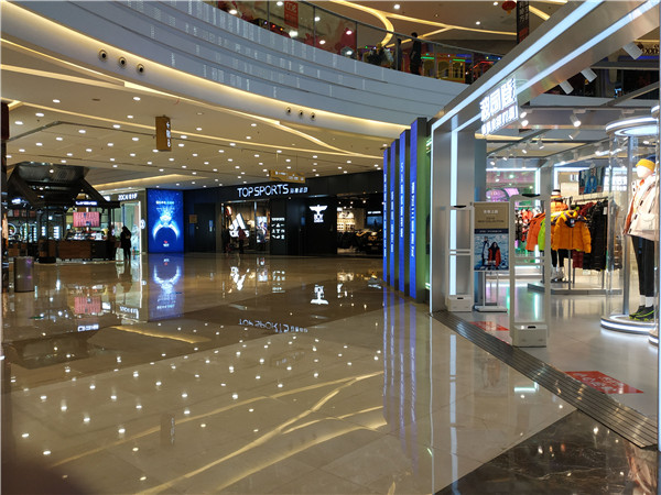 我们今儿来到蚌埠万达，逛了逛帮阿迪耐克卖鞋的滔搏运动城