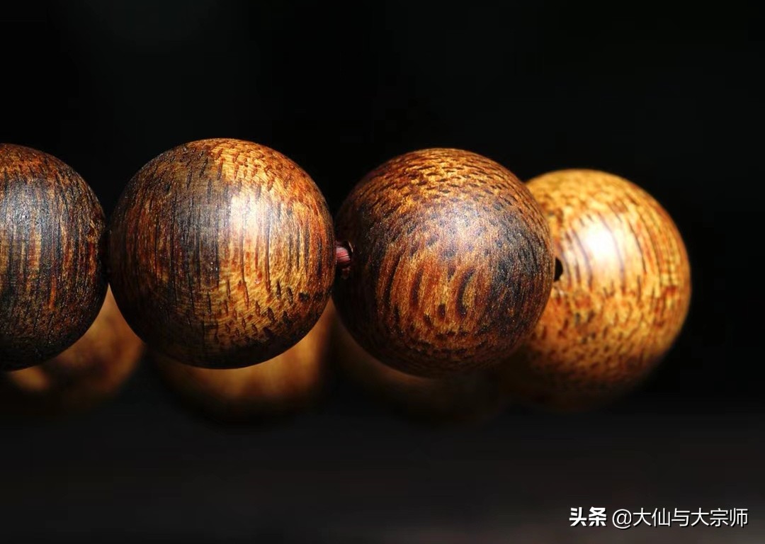 1串43克的绿奇楠手串目前价位多少,100元左右的奇楠手串是真的吗