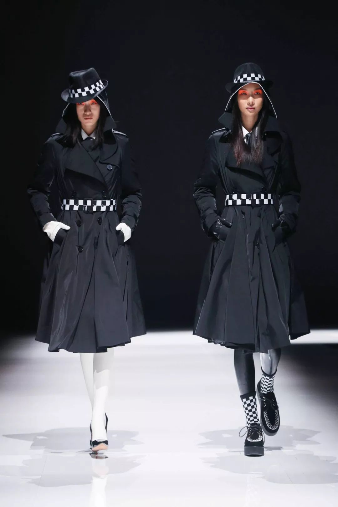 为了抢全球大咖都在翻牌的羽绒服，我差点挤晕在波司登...