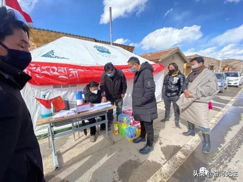 党员争当采购员为民服务 (党员变身采购员关爱服务送上门)