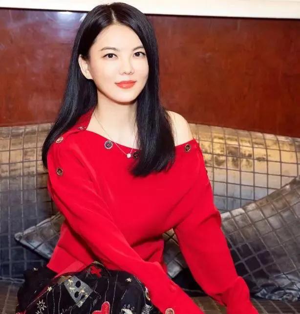 李湘回应王诗龄服装,李湘带王诗龄参加各大秀场