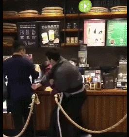 星巴克猫爪杯深夜排队疯抢,疯抢星巴克猫爪杯视频