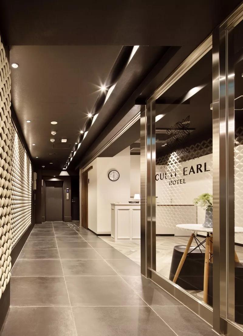 她在大阪买地并找建筑公司造了一家酒店