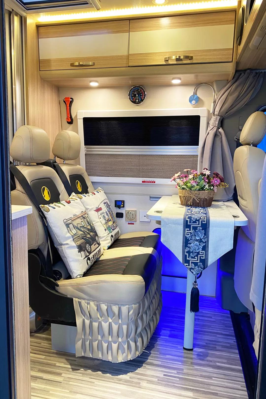 21款上汽大通原厂v80b型房车,六座六卧大通v80长轴高顶b型房车