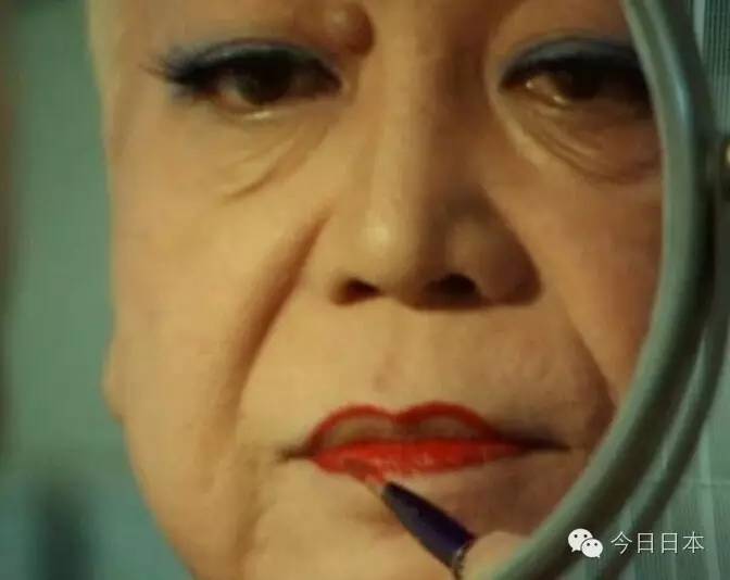 日本一*女妓**站街拉客到74岁，只为等一人