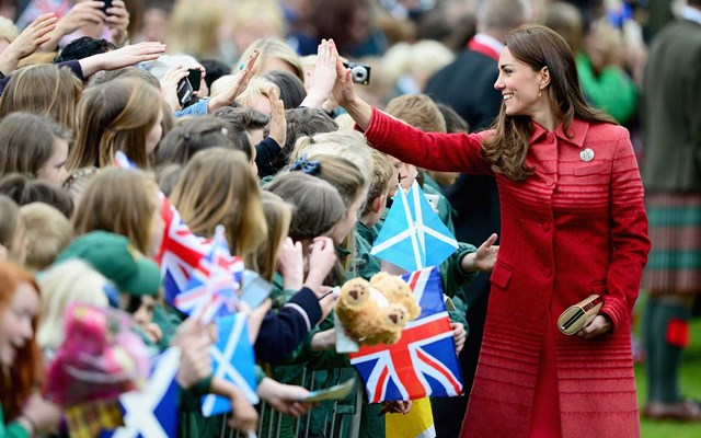 威廉凯特首现身梅根哈里采访,威廉凯特庆祝结婚周年