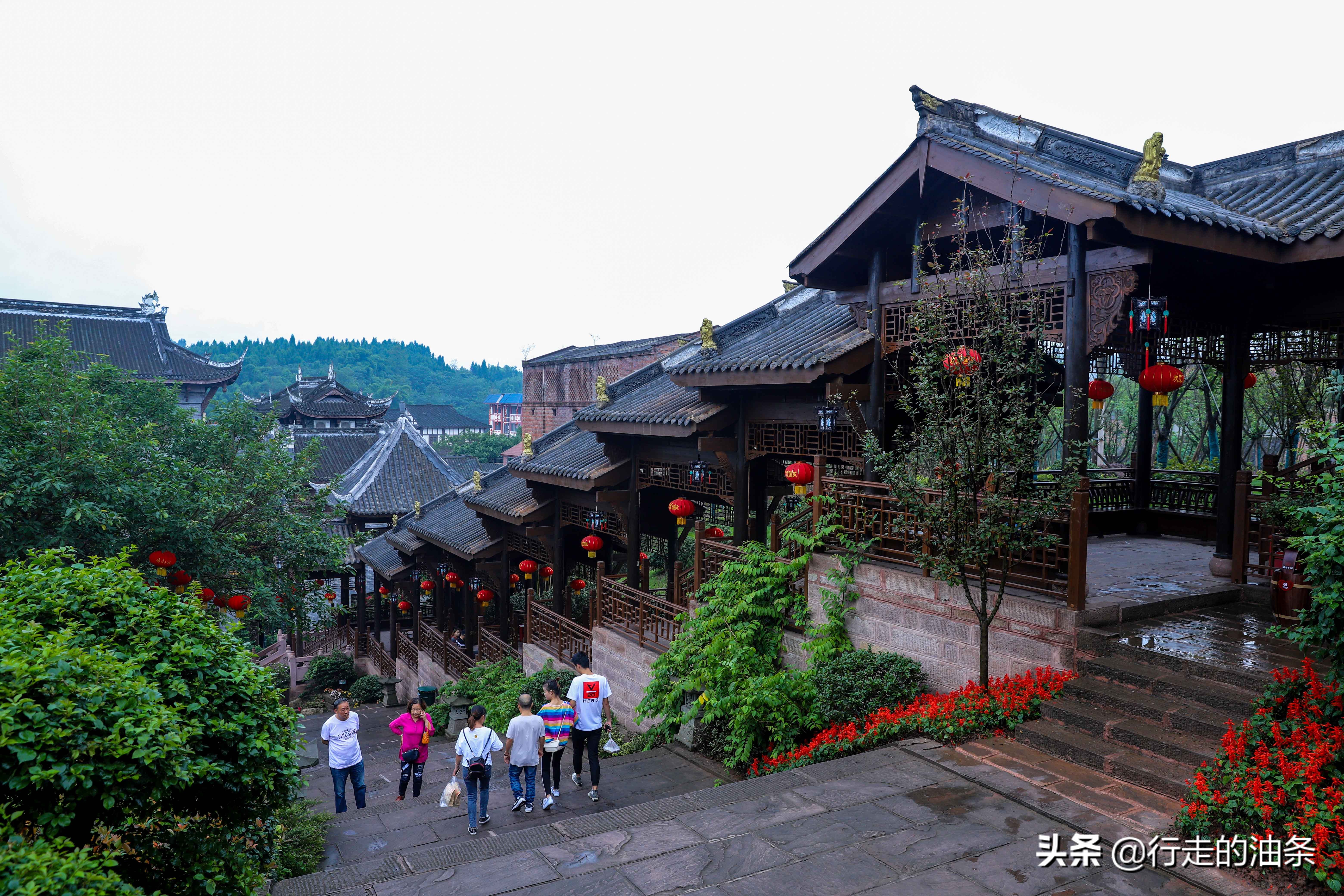 重庆旅游打卡老街磁器口,重庆自驾凤凰古城游记