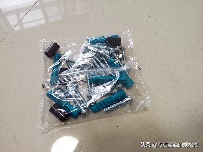 索尼电视底座支架怎么安装视频,l型通用电视挂墙支架安装方法