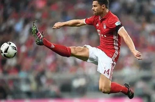 哈维阿隆索能进历史前十后腰吗,混过社会参过军