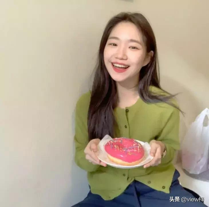 刘雯同款羊毛衫穿搭,初恋风的毛衣