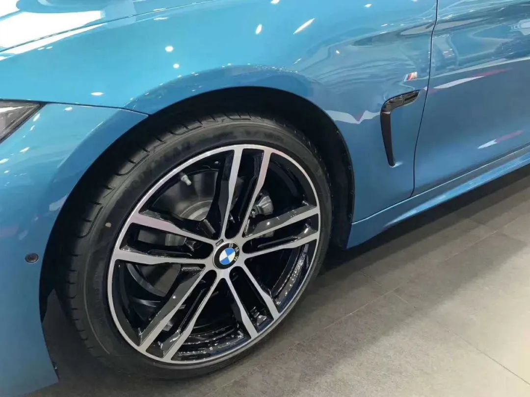 20岁大学生买下宝马430i，只因偶像的选择...他有着怎样的故事？