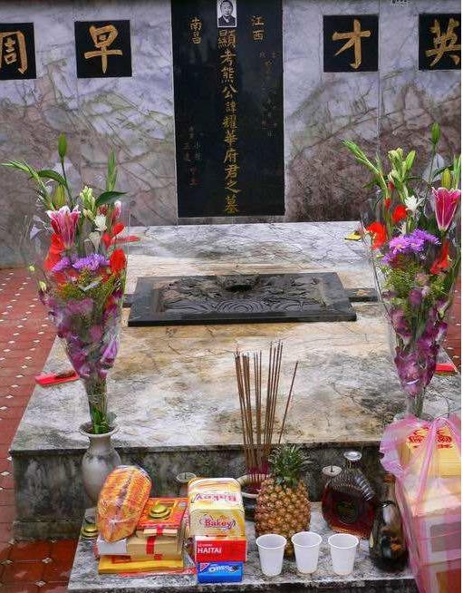 *情纵**声色的古龙，在痛饮一瓶XO后吐血两盆，彻底陷入昏迷