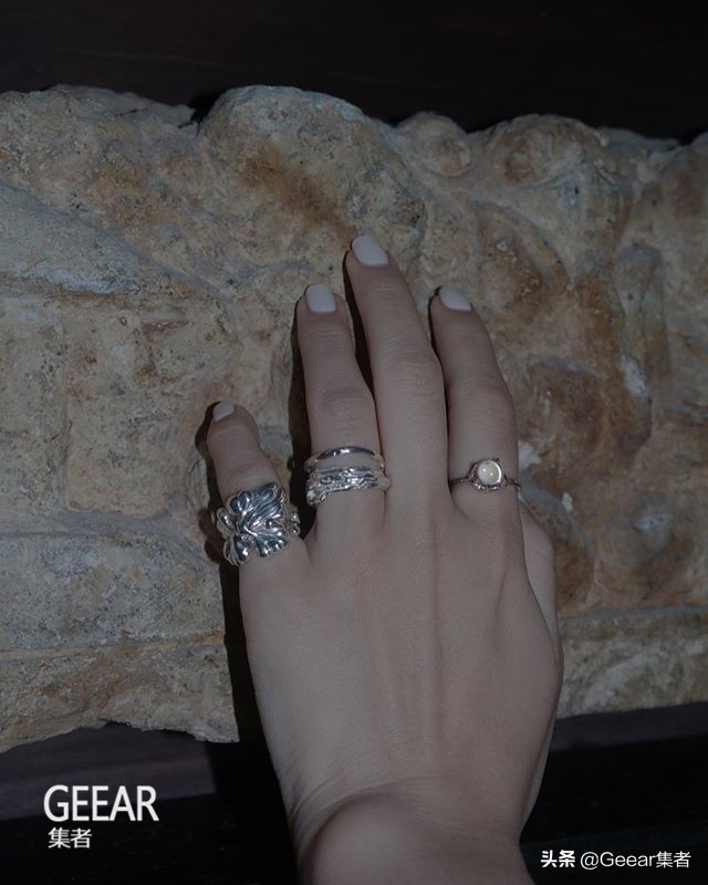 韩素希大爱心项链什么品牌,韩素希戴的首饰是哪个牌子