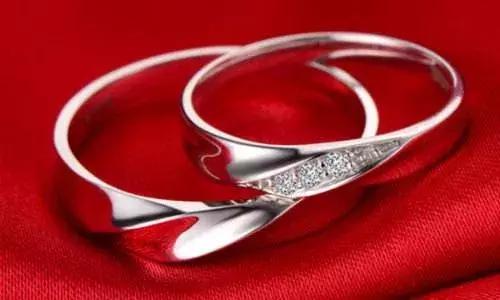 结婚戒指最好是银的还是金的,结婚戒指是用黄金还是钻戒