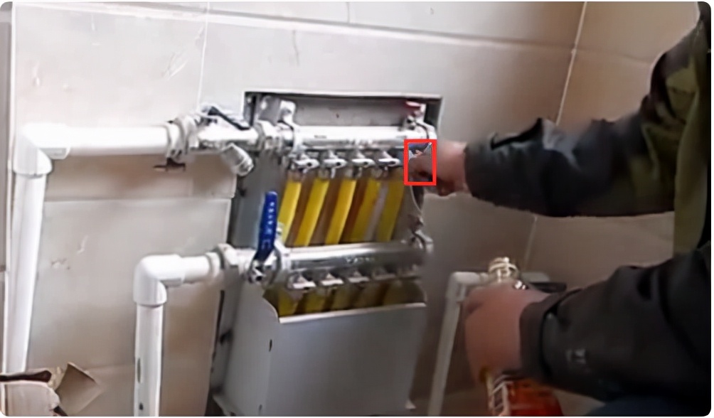 顶楼地暖老是有气咋办,如何判断地暖有没有气