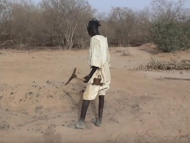 黑人跨入铁器时代的关键！揭秘两千年前的黑人冶铁术，包教不包会